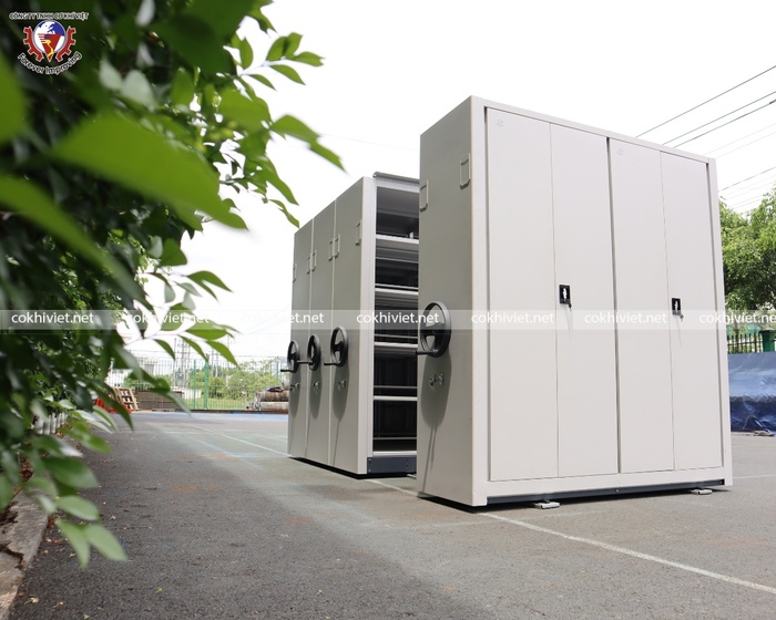 Mobile shelving
