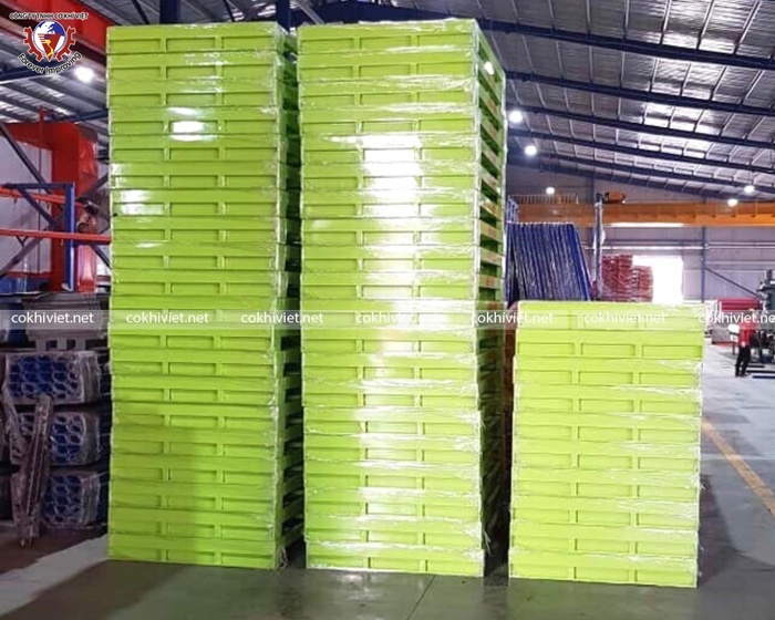 Steel pallet