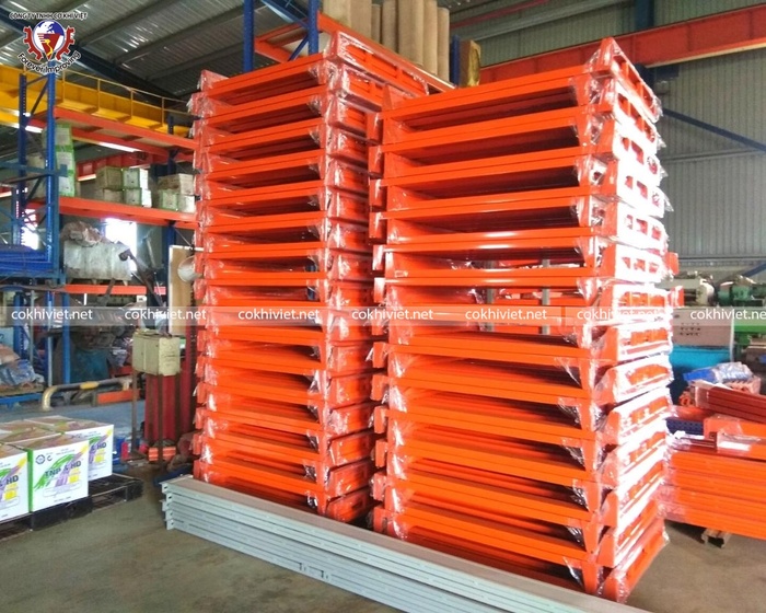 Steel pallet