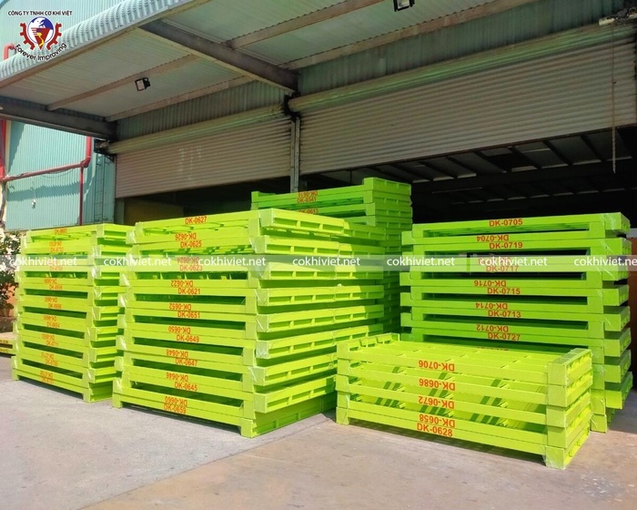 Steel pallet