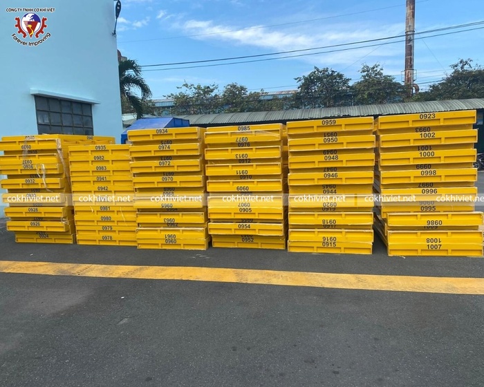 Steel pallet