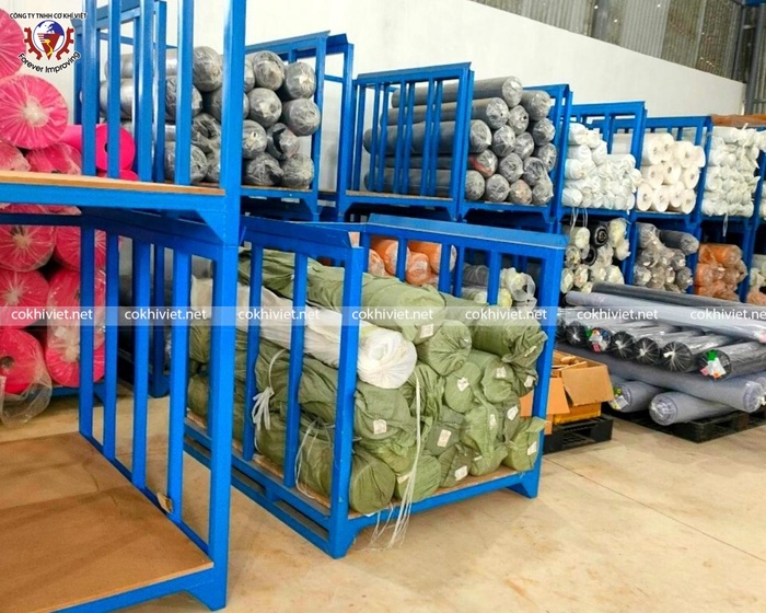 Stacking steel pallet