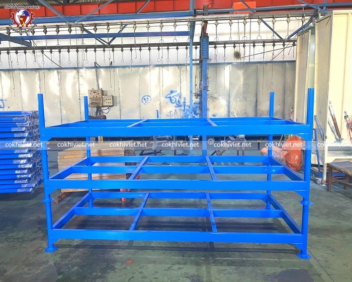 Stacking steel pallet