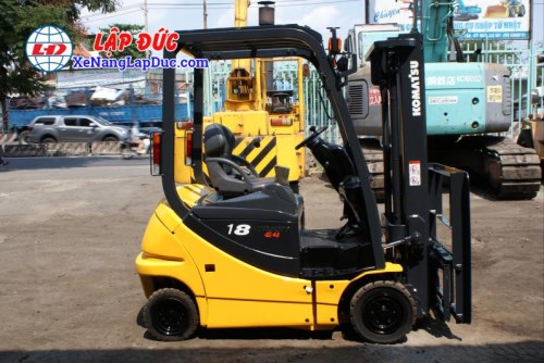 1.8-ton Komatsu electric forklift