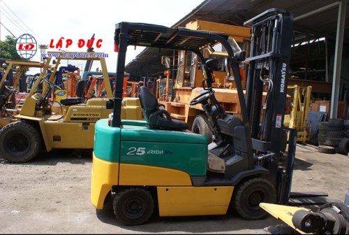 2.5-ton Komatsu electric forklift