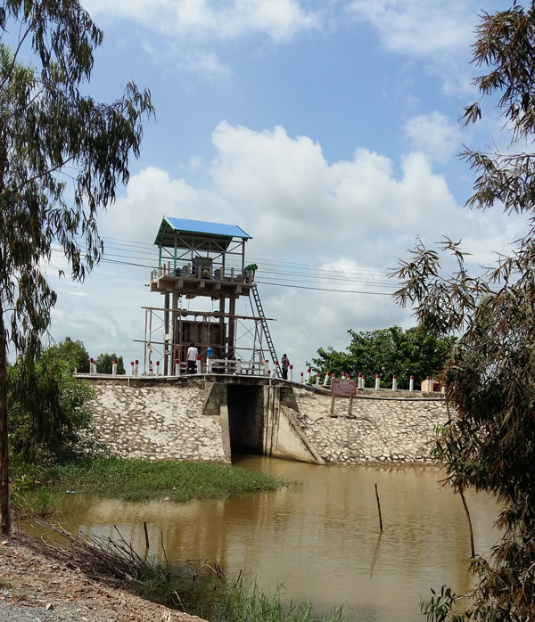 Irrigation gate