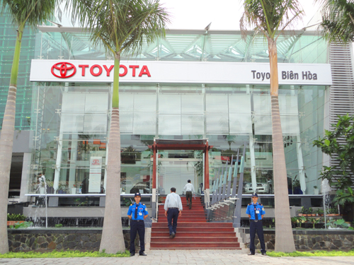 Showroom security service