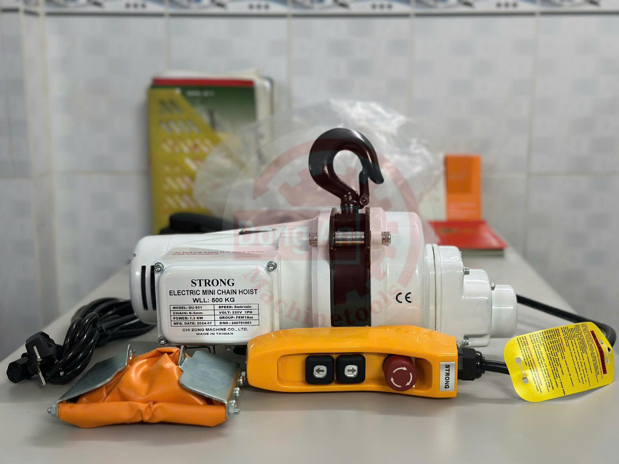 Mini electric chain hoist