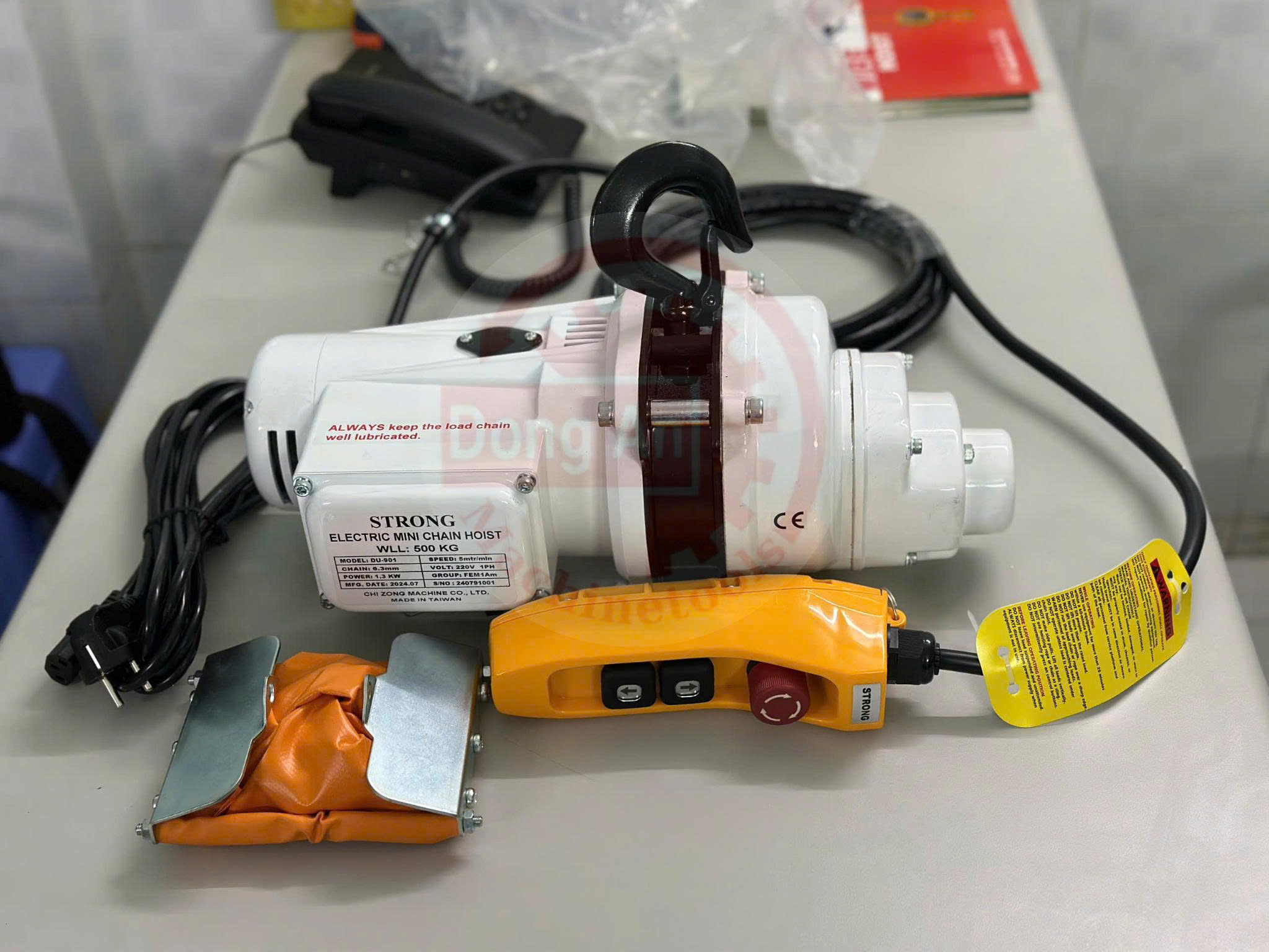 Mini electric chain hoist