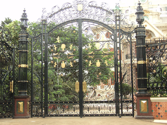 Iron gate
