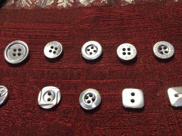 Metal buttons