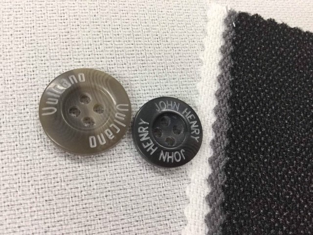 Plastic buttons