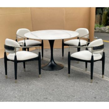 Round table dining