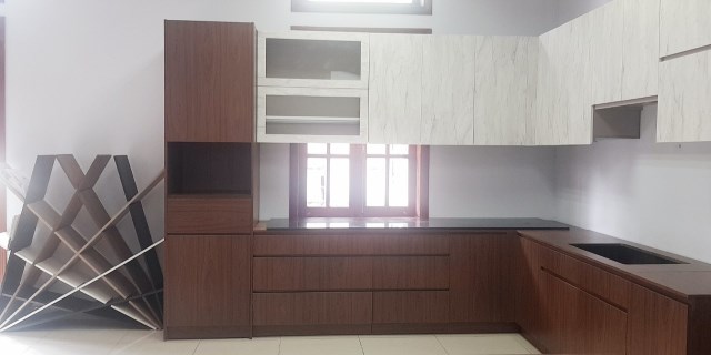 Kitchen cabinet