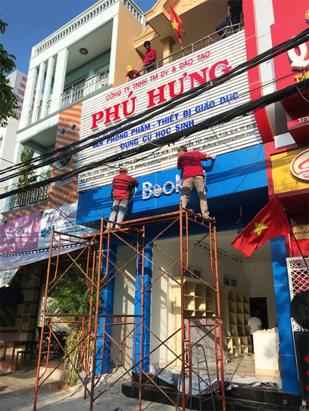 Construction of outdoor sign board