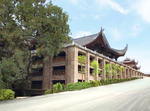 Tam Chuc pagoda balcony