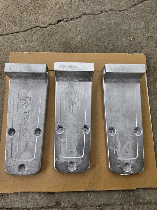 Refrigerated vehicle hinge