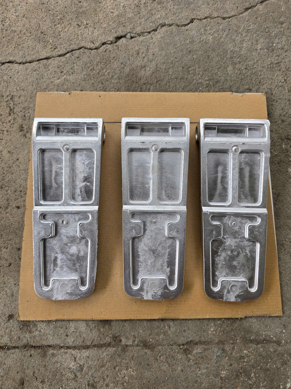Refrigerated vehicle hinge