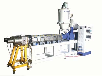 Plastic extrusion machine