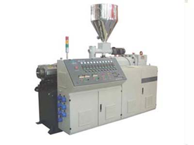 Plastic extrusion machine