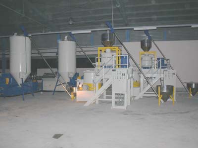 Plastic mixing machine