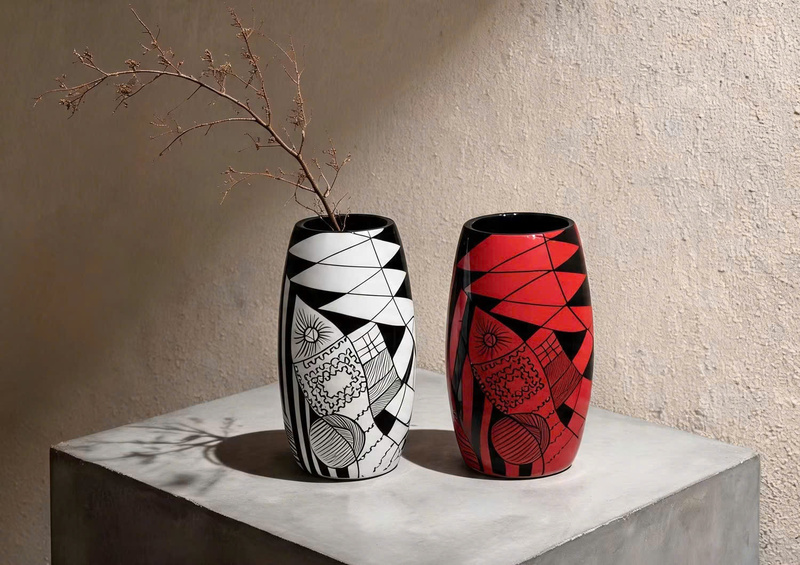 Lacquer vase with decorative patterns