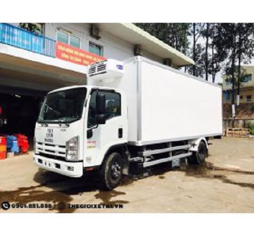 Transport by Isuzu refrigerated truck