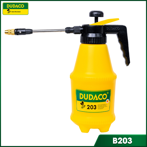 B203 – 2L sprayer with long lance and convenient lever-operated nozzle