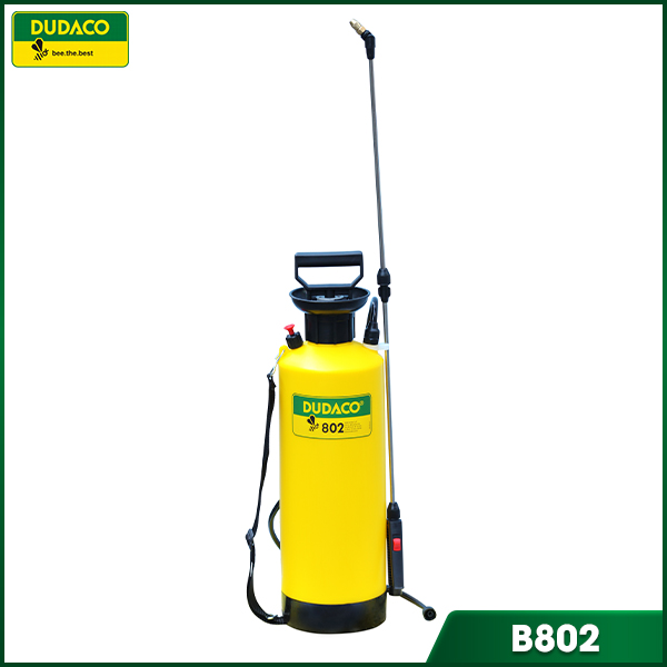 B802 – 8L Shoulder sprayer with brass or plastic nozzle (with extension wand)
