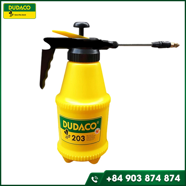 2L sprayer with long lance and adjustable nozzle