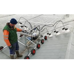 Greenhouse roof washing machine