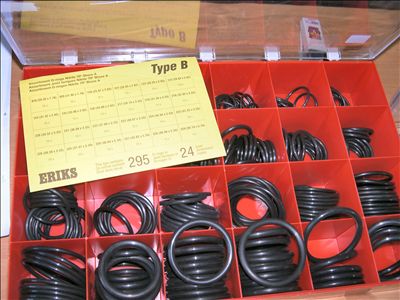 Sealing material