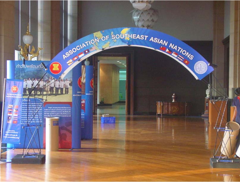 Advertising installation