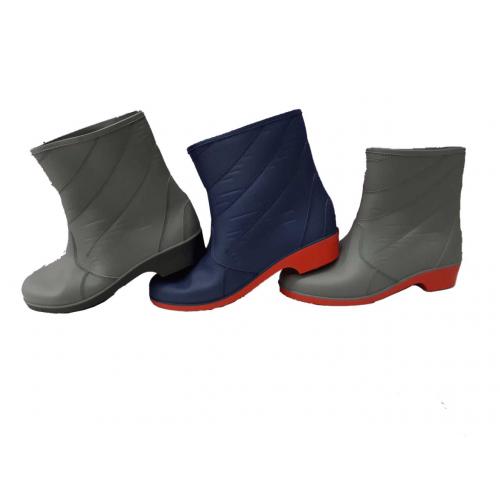 Low-necked boots