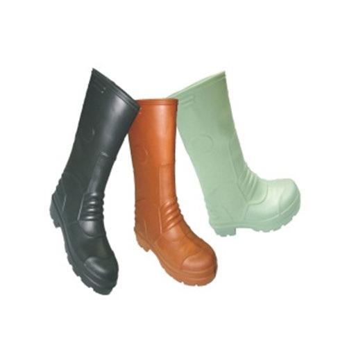 Lightweight rubber boots