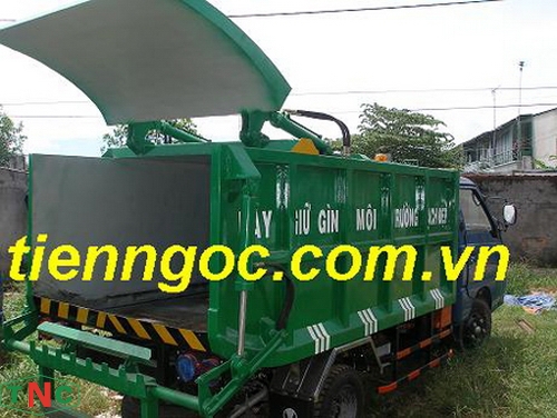 Garbage truck