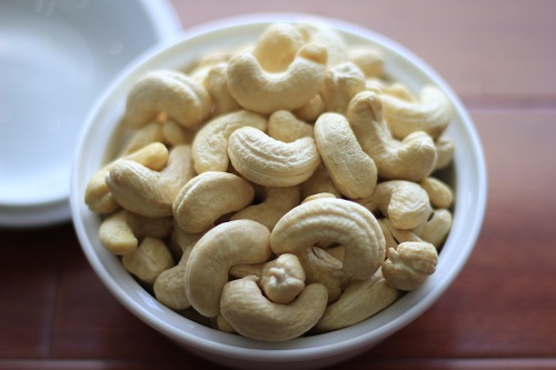 WW180 Cashew kernels