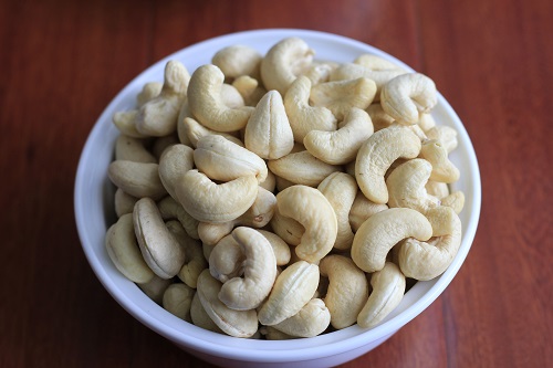 WW320 Cashew kernels