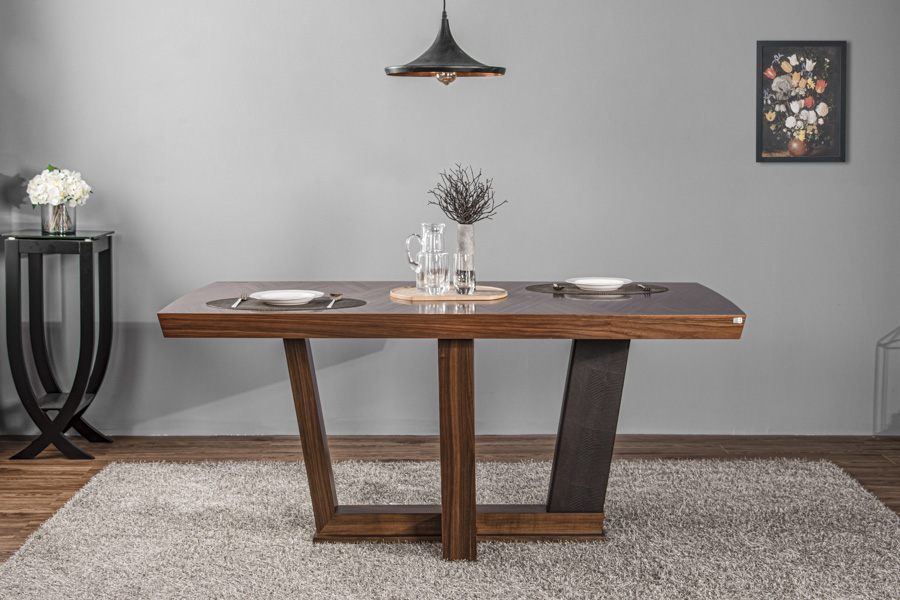 Comodo dining table