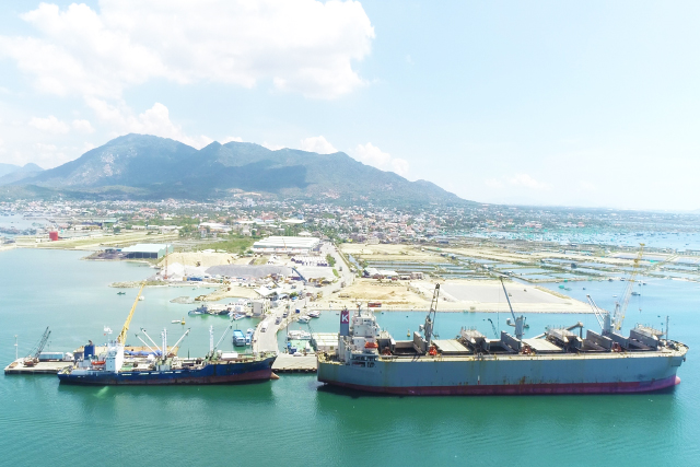 Loading and unloading service
