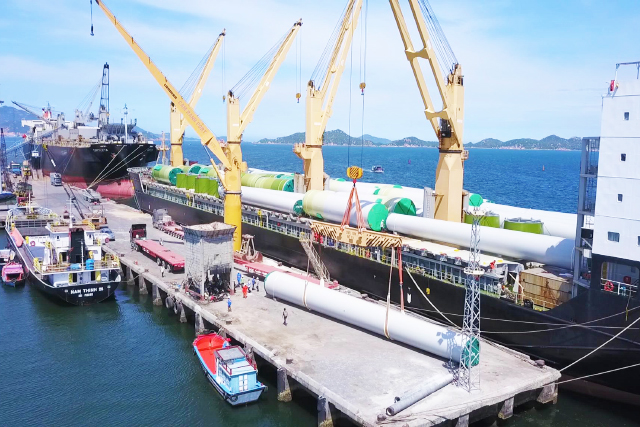 Loading and unloading service