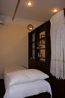 Massage bed