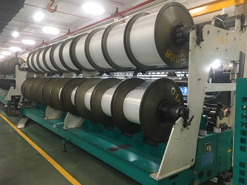 Warp knitting machine