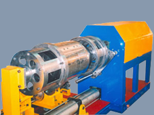 Pipe feeding machine