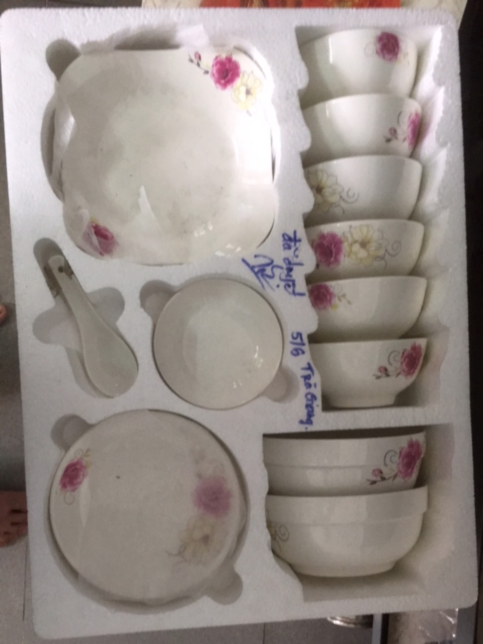 Dishes Styrofoam box