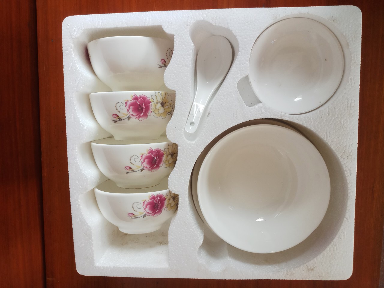 Dishes Styrofoam box