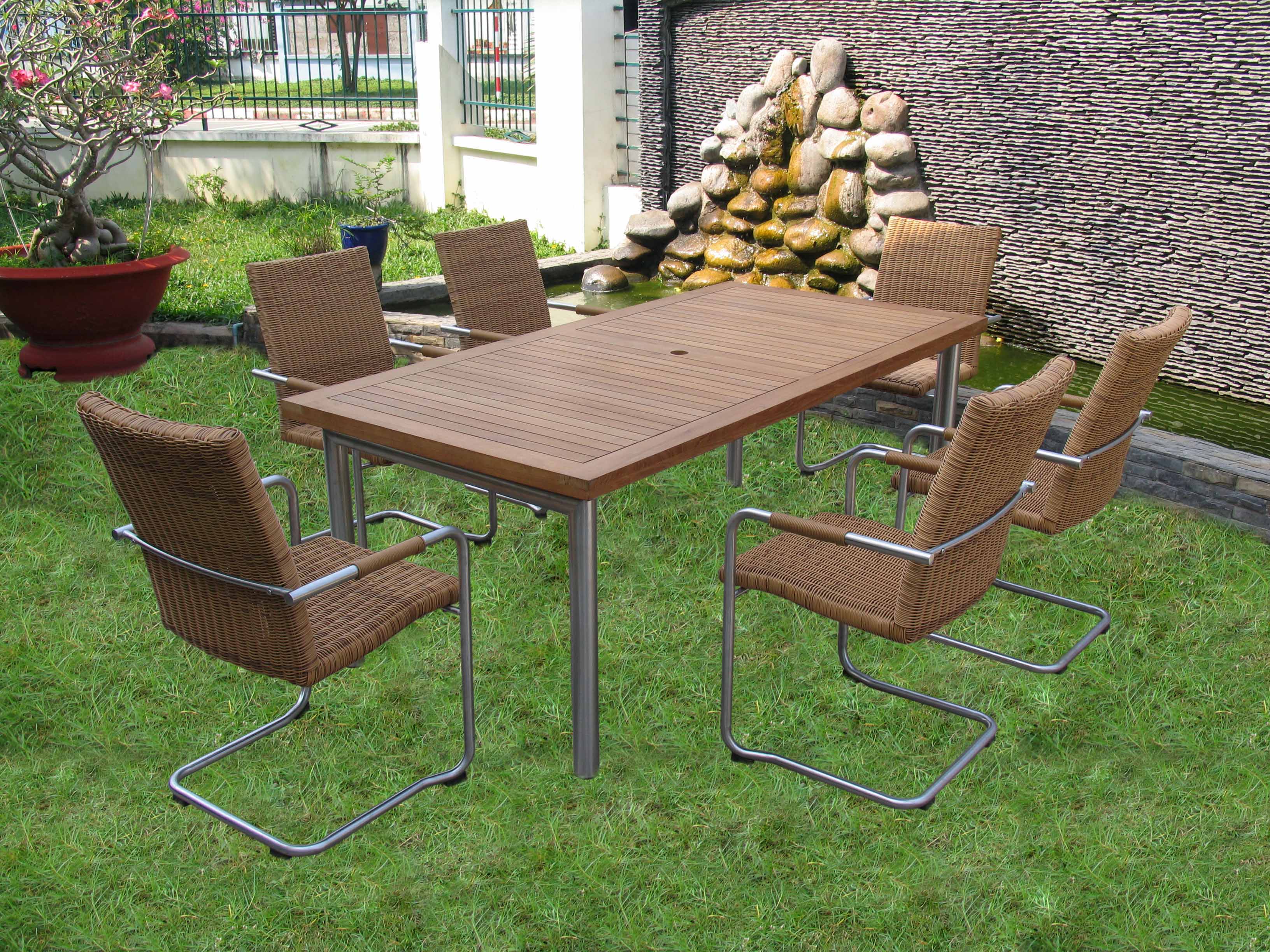Poly rattan table and chair