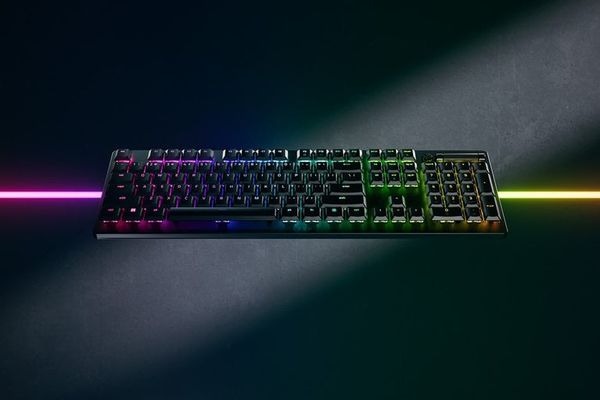Razer DeathStalker V2 Pro low-profile wireless gaming keyboard (linear red switch)