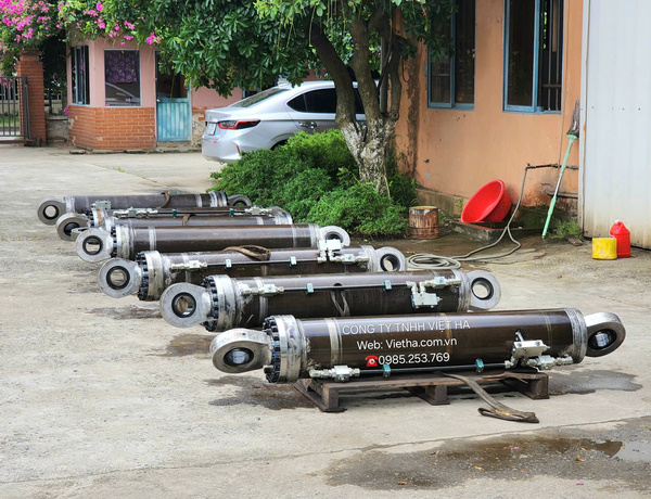 Hydraulic cylinders