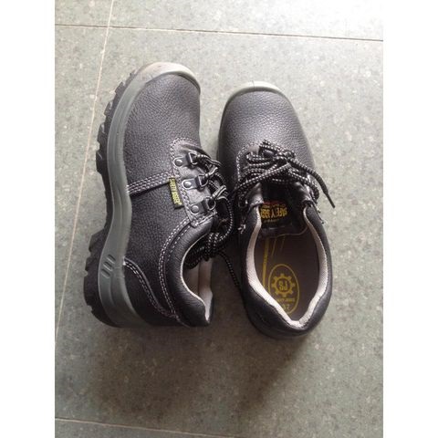Jogger safety shoes